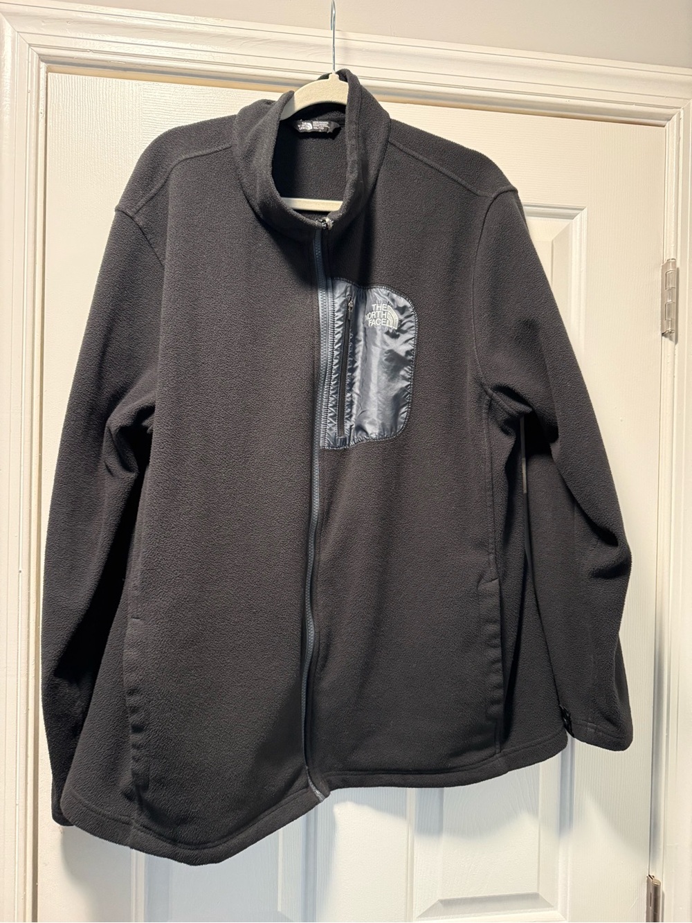 The North Face Men’s Black Lightweight Fleece Jacket with Chest Pocket